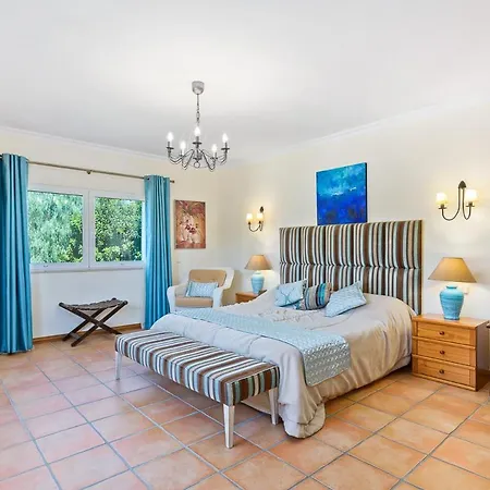Villa Sao Lourenco Sleeps 10 With Pool Air Con And Wifi