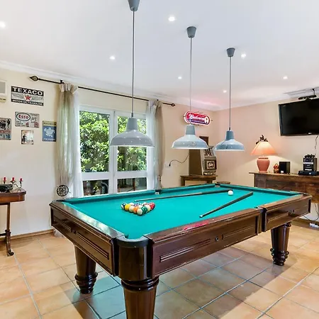 Sao Lourenco Sleeps 10 With Pool Air Con And Wifi