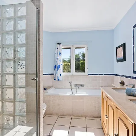 Sao Lourenco Sleeps 10 With Pool Air Con And Wifi Villa